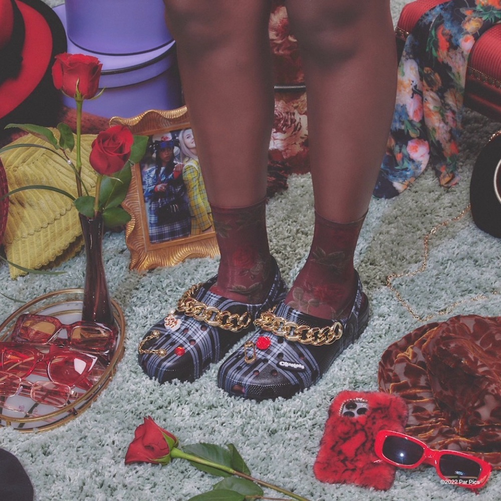 Crocs x Clueless Dionne | Black | Size 9 | Limited Edition
 w/ 4 Jibbitz Charms